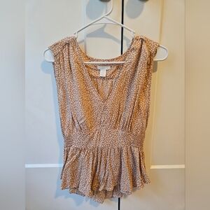 Ruffled sleeveless shirt